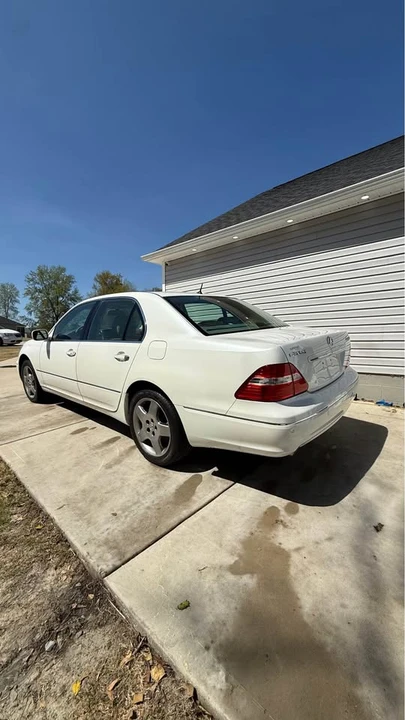 2005 Lexus LS 3rd Gen - Image 3 of 8