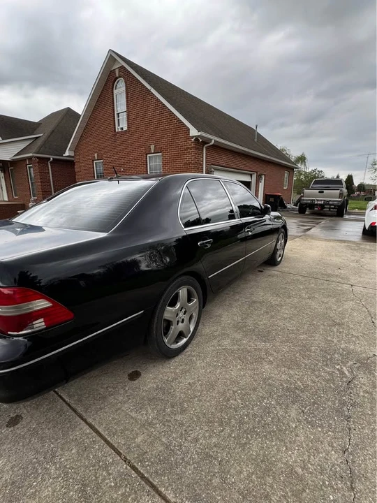 2005 Lexus LS 3rd Gen - Image 4 of 14