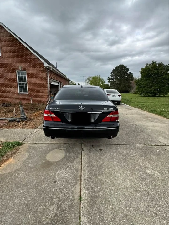 2005 Lexus LS 3rd Gen - Image 2 of 14