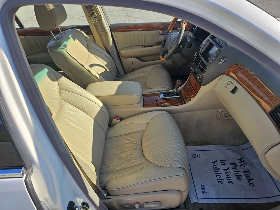 2005 Lexus LS 3rd Gen - Image 10 of 12