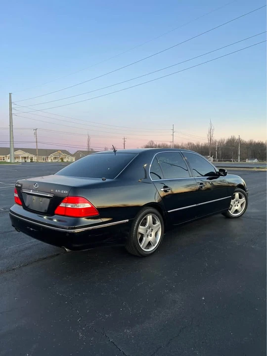 2005 Lexus LS 3rd Gen - Image 5 of 19