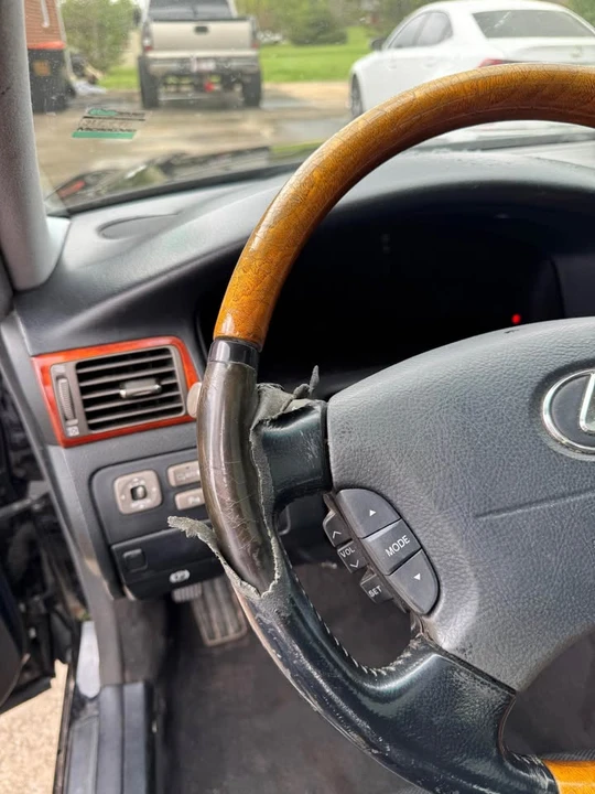 2005 Lexus LS 3rd Gen - Image 10 of 14