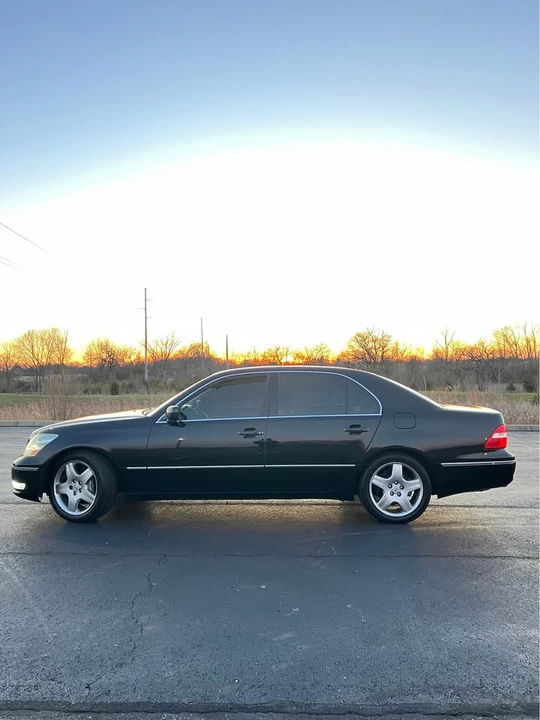 2005 Lexus LS 3rd Gen - Image 8 of 19