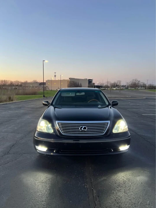 2005 Lexus LS 3rd Gen - Image 2 of 19
