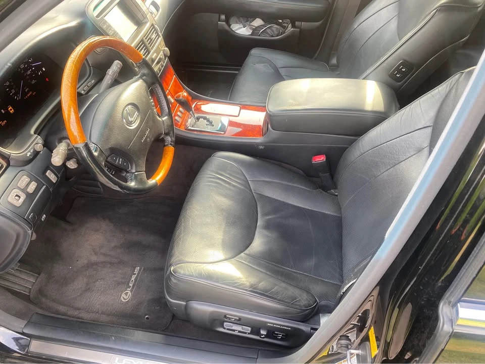 2005 Lexus LS 3rd Gen - Image 13 of 18