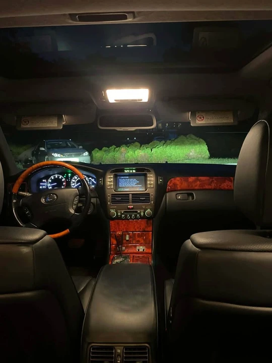 2005 Lexus LS 3rd Gen - Image 7 of 11