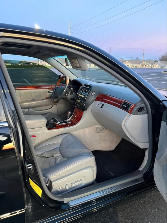 2005 Lexus LS 3rd Gen - Image 19 of 19