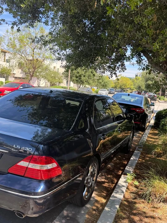 2005 Lexus LS 3rd Gen - Image 3 of 9