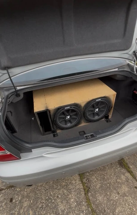 2005 Lexus LS 3rd Gen - Image 3 of 4