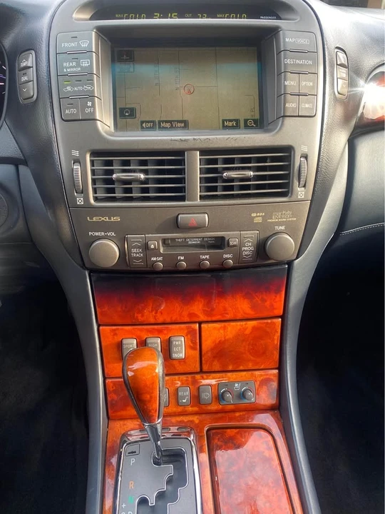 2005 Lexus LS 3rd Gen - Image 18 of 18