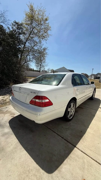 2005 Lexus LS 3rd Gen - Image 4 of 8