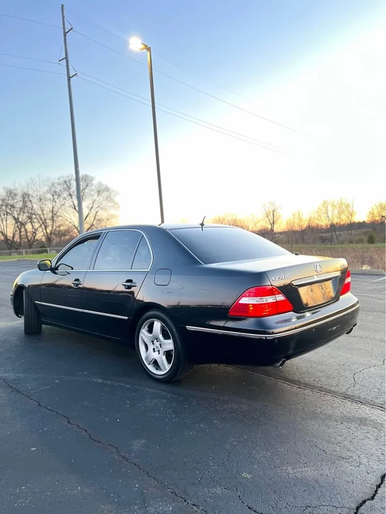 2005 Lexus LS 3rd Gen - Image 7 of 19