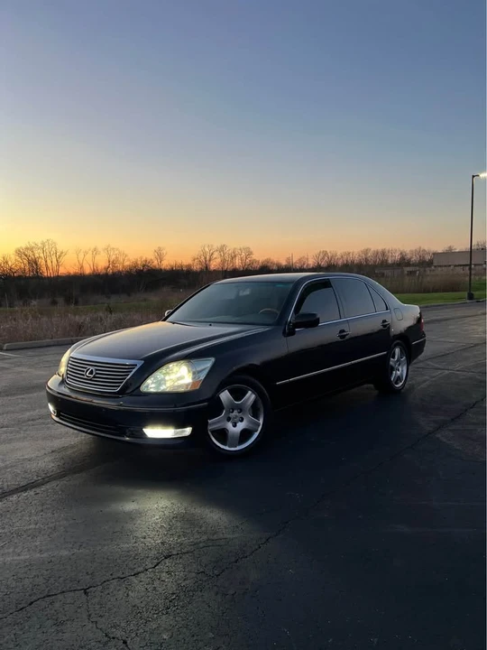 2005 Lexus LS 3rd Gen - Image 9 of 19