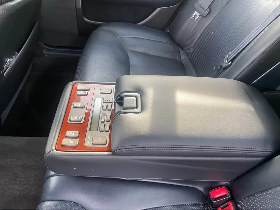 2005 Lexus LS 3rd Gen - Image 10 of 18