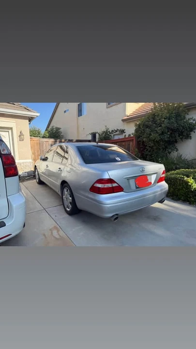 2005 Lexus LS 3rd Gen - Image 3 of 11