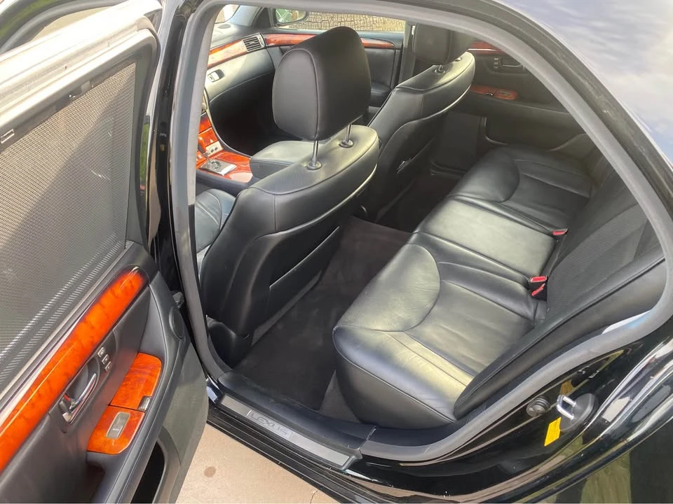 2005 Lexus LS 3rd Gen - Image 11 of 18