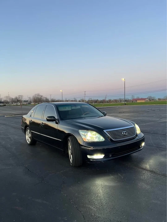 2005 Lexus LS 3rd Gen - Image 3 of 19