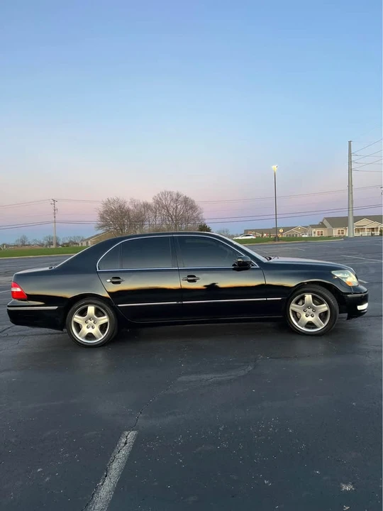 2005 Lexus LS 3rd Gen - Image 4 of 19