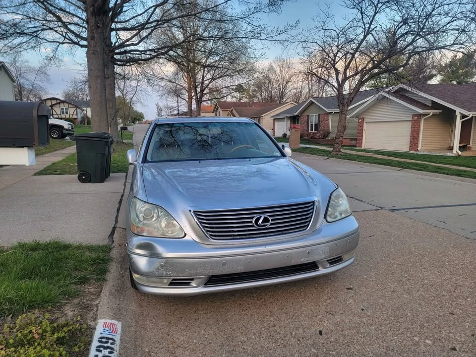 2005 Lexus LS 3rd Gen - Image 3 of 12