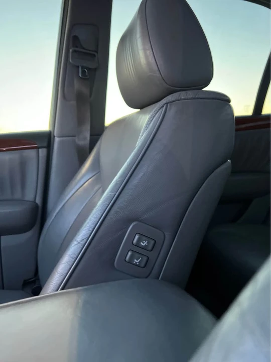 2005 Lexus LS 3rd Gen - Image 14 of 19