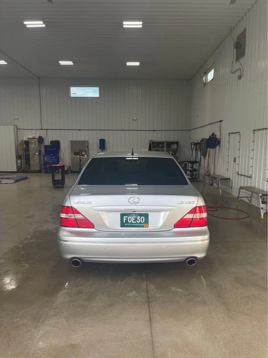 2005 Lexus LS 3rd Gen - Image 7 of 13