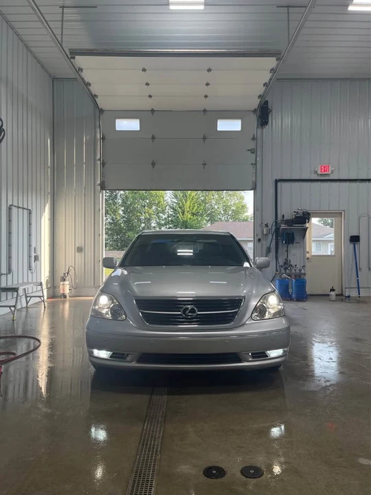 2005 Lexus LS 3rd Gen - Image 2 of 13