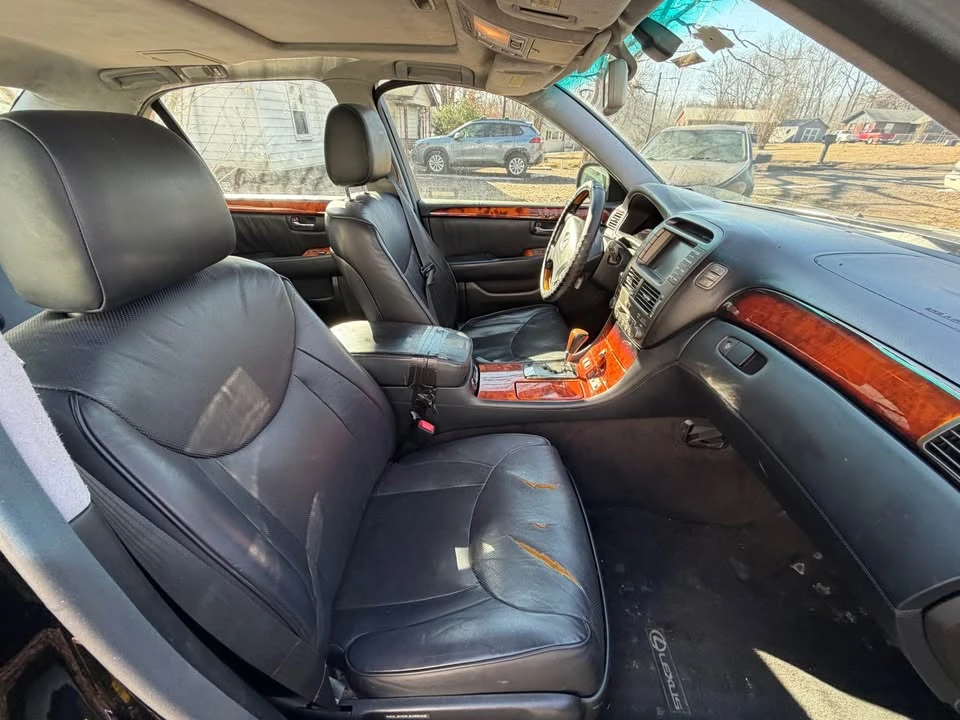 2005 Lexus LS 3rd Gen - Image 7 of 12