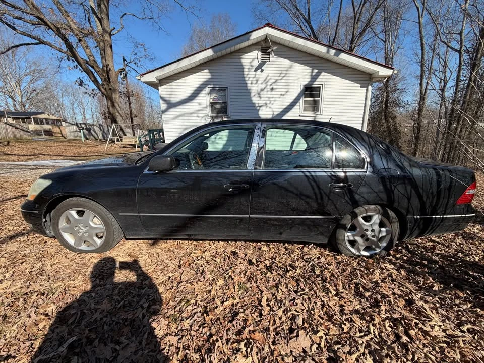 2005 Lexus LS 3rd Gen - Image 2 of 12