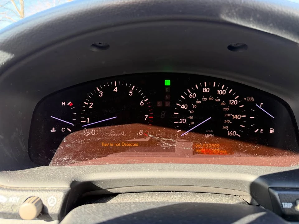 2005 Lexus LS 3rd Gen - Image 10 of 12