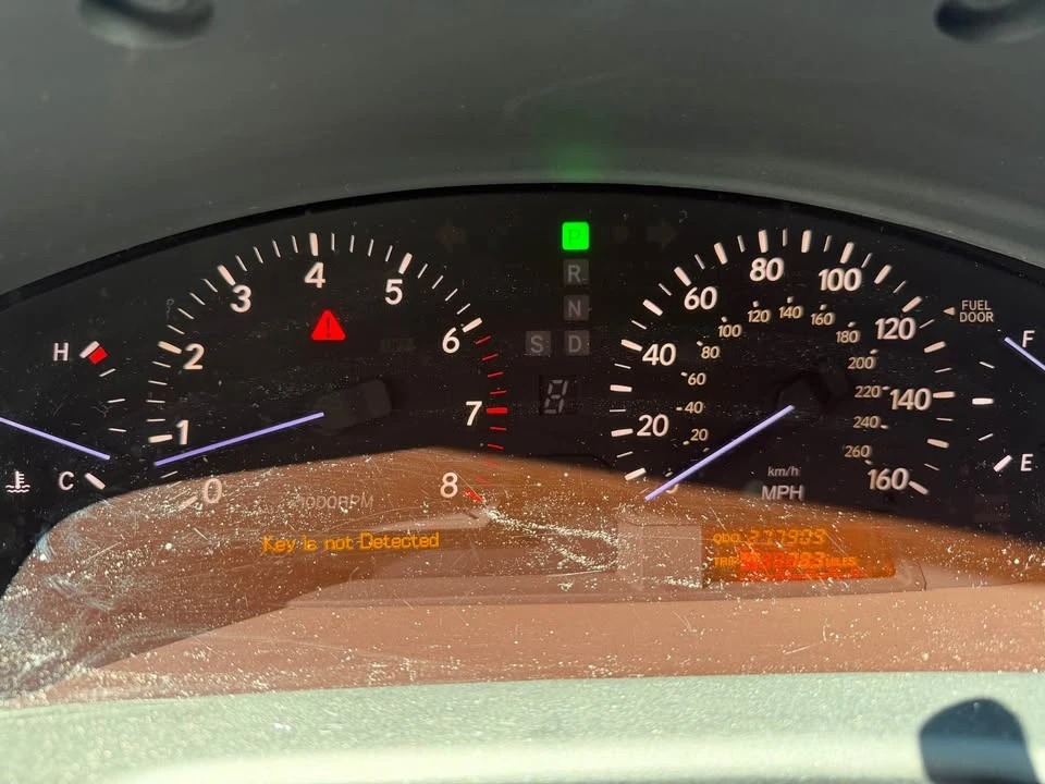 2005 Lexus LS 3rd Gen - Image 9 of 12