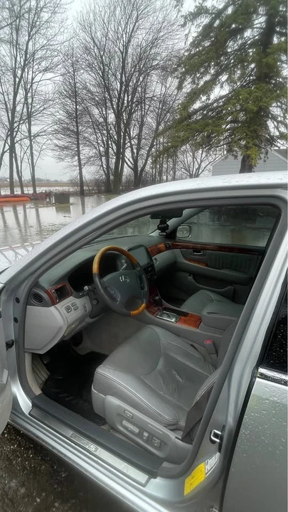 2005 Lexus LS 3rd Gen - Image 11 of 13