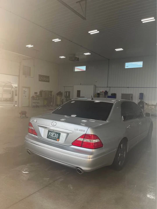 2005 Lexus LS 3rd Gen - Image 6 of 13