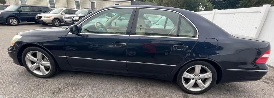 2005 Lexus LS 3rd Gen - Image 5 of 19