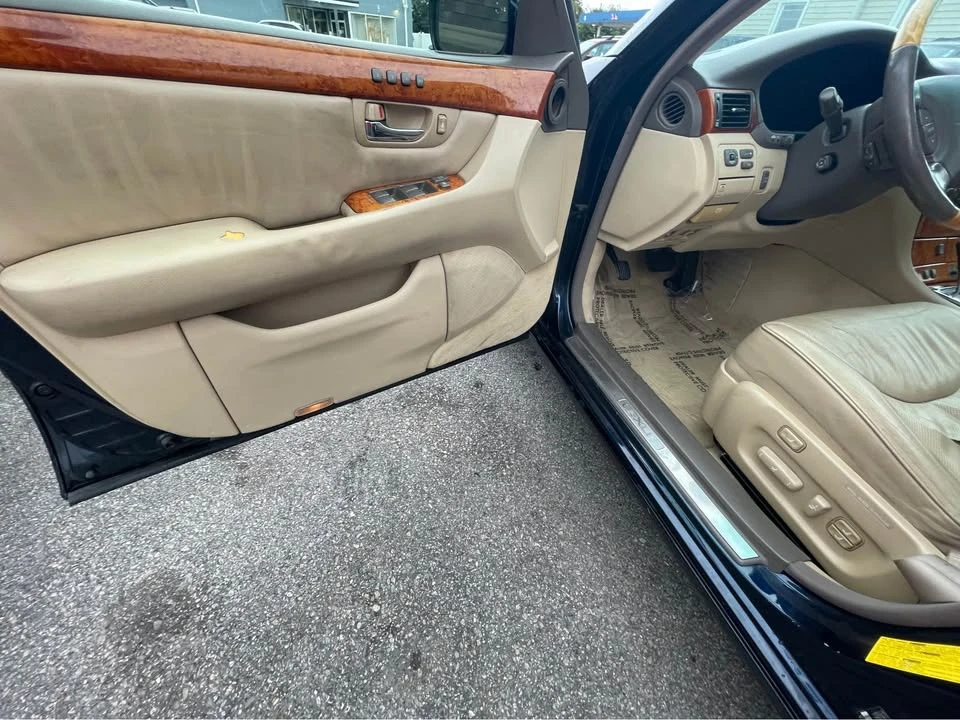 2005 Lexus LS 3rd Gen - Image 10 of 19