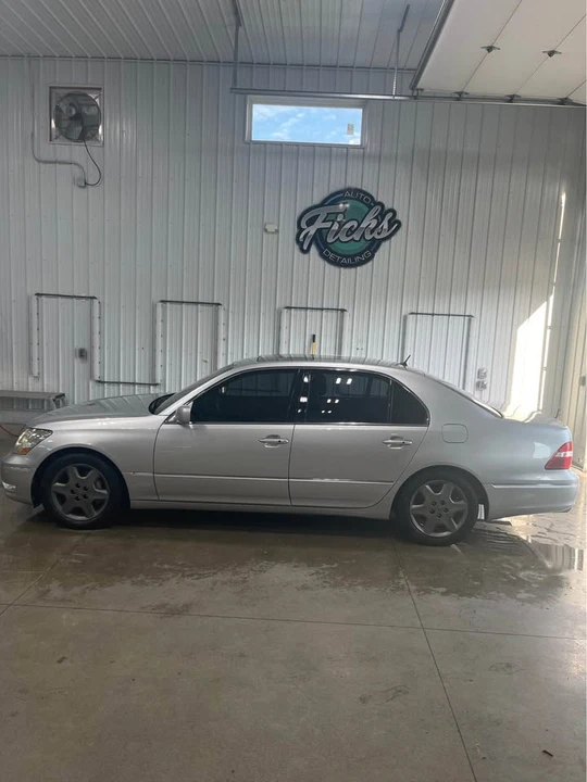 2005 Lexus LS 3rd Gen - Image 9 of 13