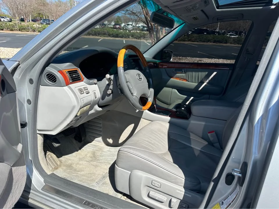 2005 Lexus LS 3rd Gen - Image 6 of 11