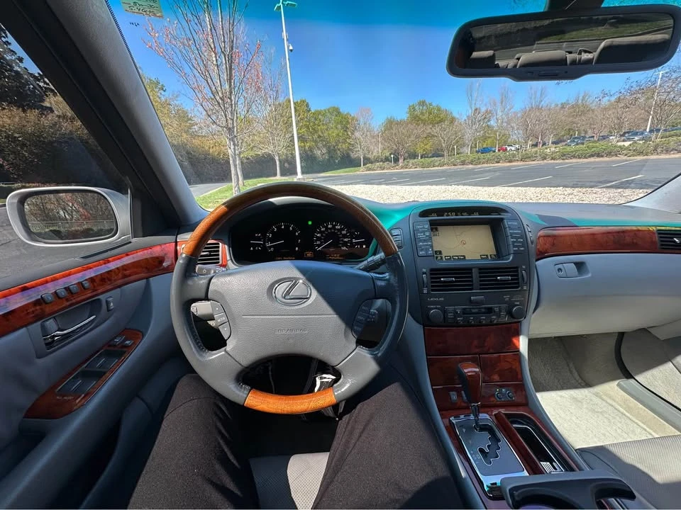 2005 Lexus LS 3rd Gen - Image 5 of 11