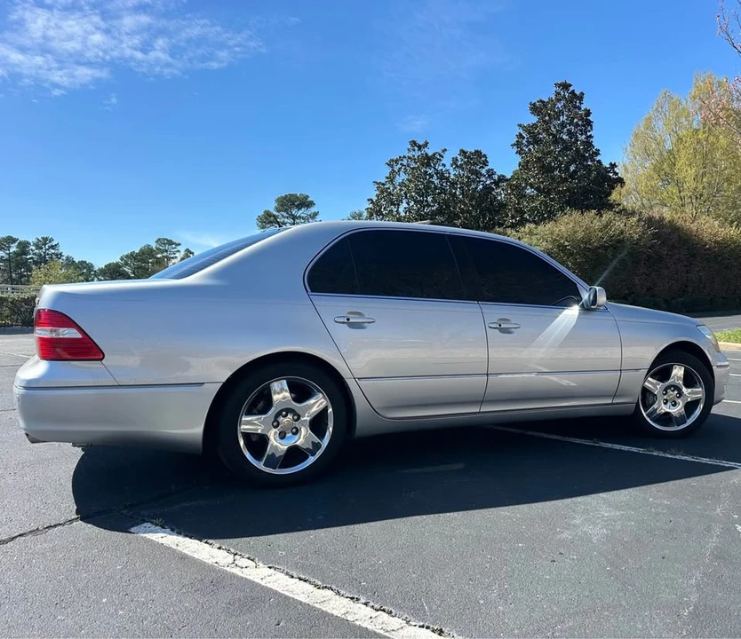 2005 Lexus LS 3rd Gen - Image 3 of 11