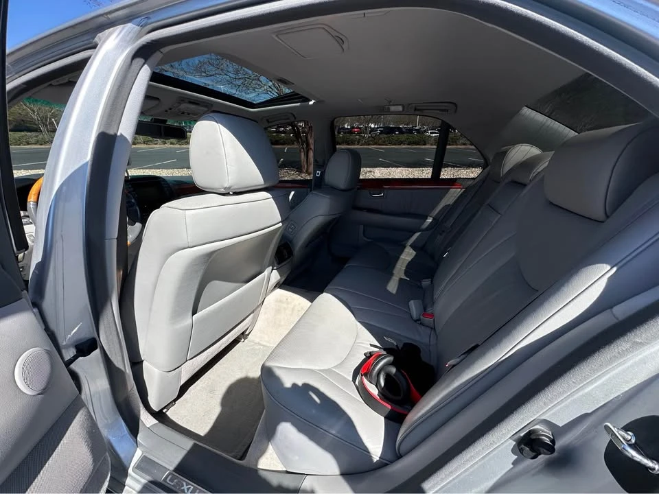 2005 Lexus LS 3rd Gen - Image 10 of 11