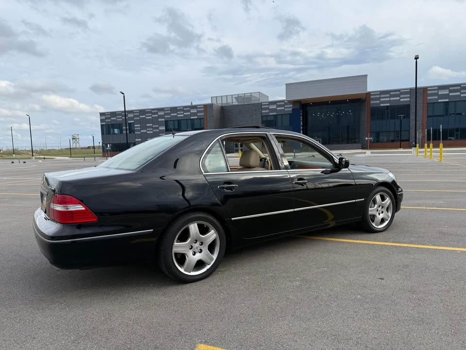 2005 Lexus LS 3rd Gen - Image 6 of 12