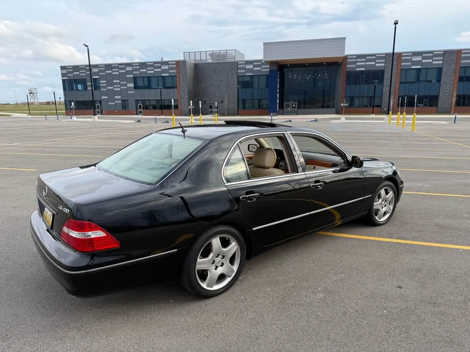 2005 Lexus LS 3rd Gen - Image 8 of 12