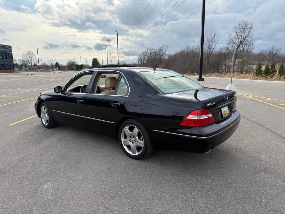 2005 Lexus LS 3rd Gen - Image 9 of 12