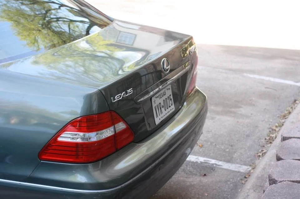 2005 Lexus LS 3rd Gen - Image 3 of 11