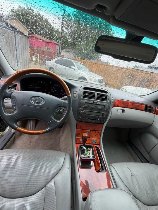 2005 Lexus LS 3rd Gen - Image 7 of 11
