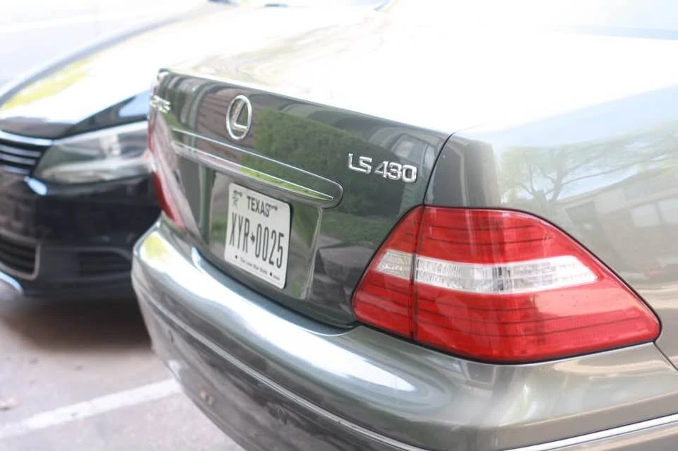 2005 Lexus LS 3rd Gen - Image 4 of 11
