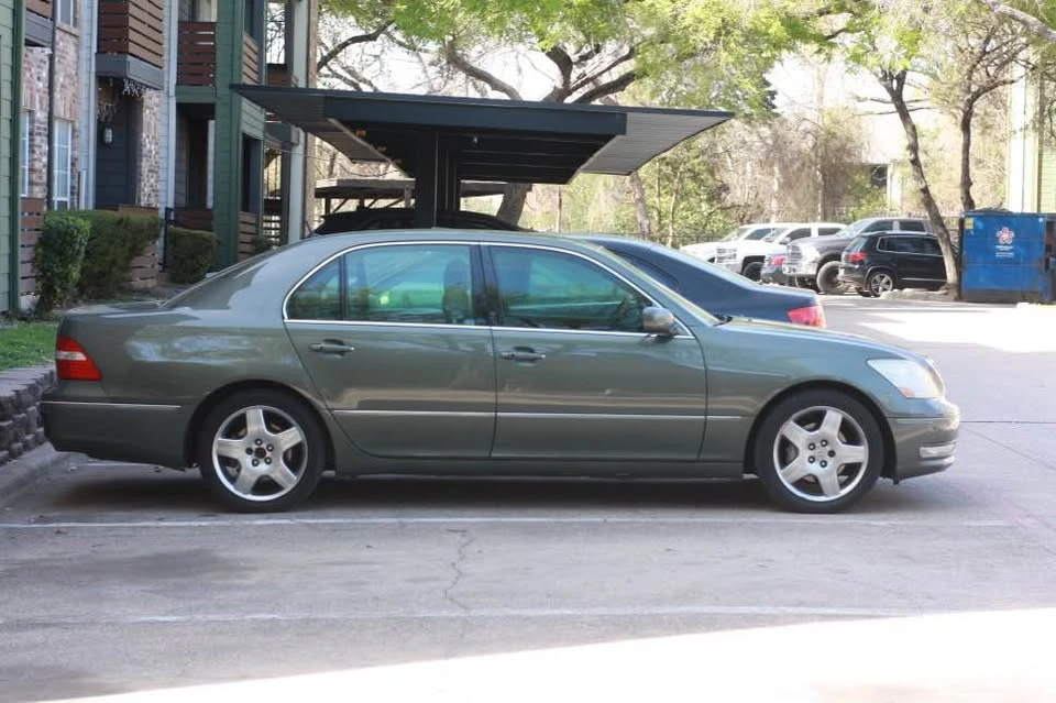 2005 Lexus LS 3rd Gen - Image 2 of 11
