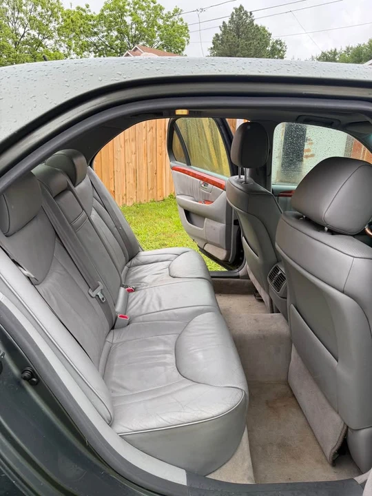 2005 Lexus LS 3rd Gen - Image 10 of 11