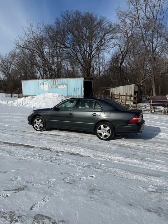 2005 Lexus LS 3rd Gen - Image 8 of 11