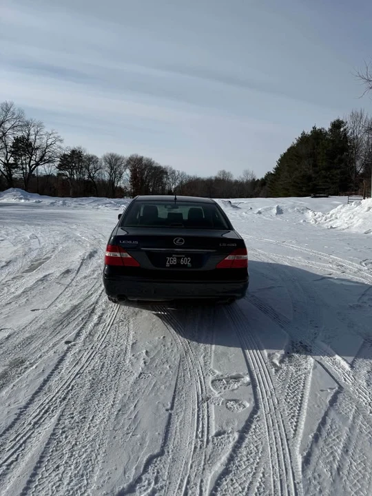 2005 Lexus LS 3rd Gen - Image 6 of 11