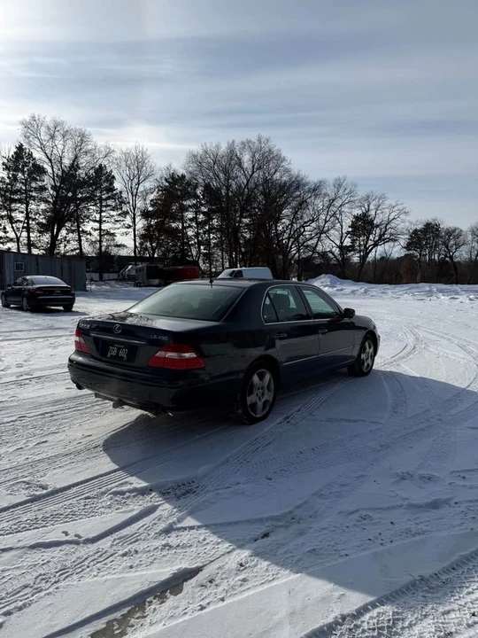 2005 Lexus LS 3rd Gen - Image 5 of 11